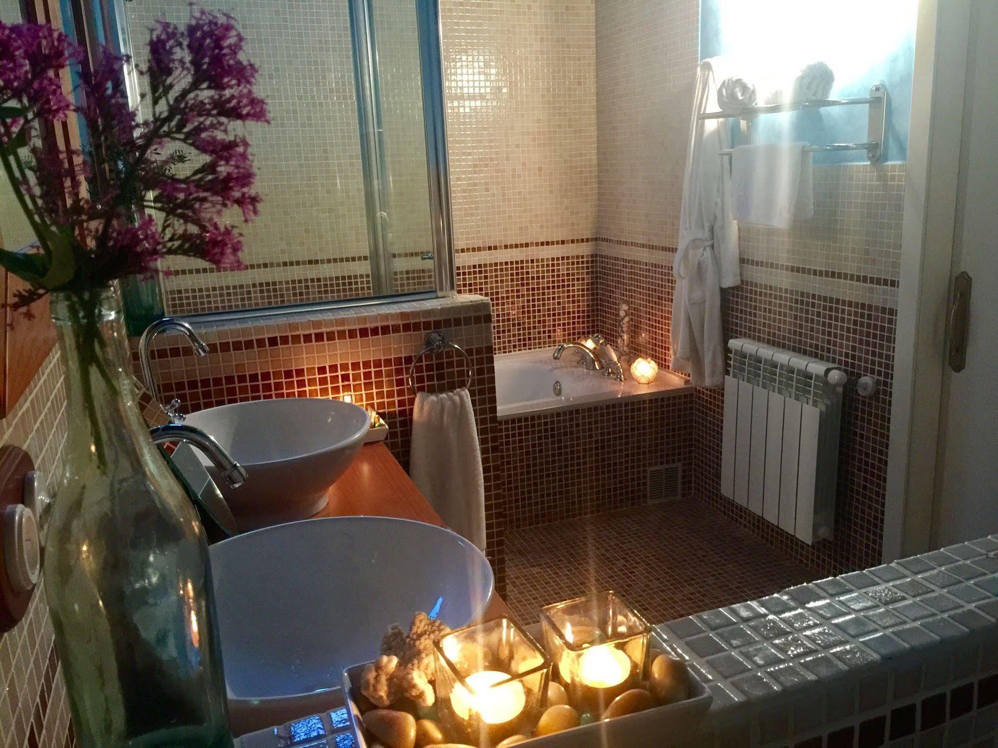 Os Tres Teixos Hotell Adelán Exteriör bild