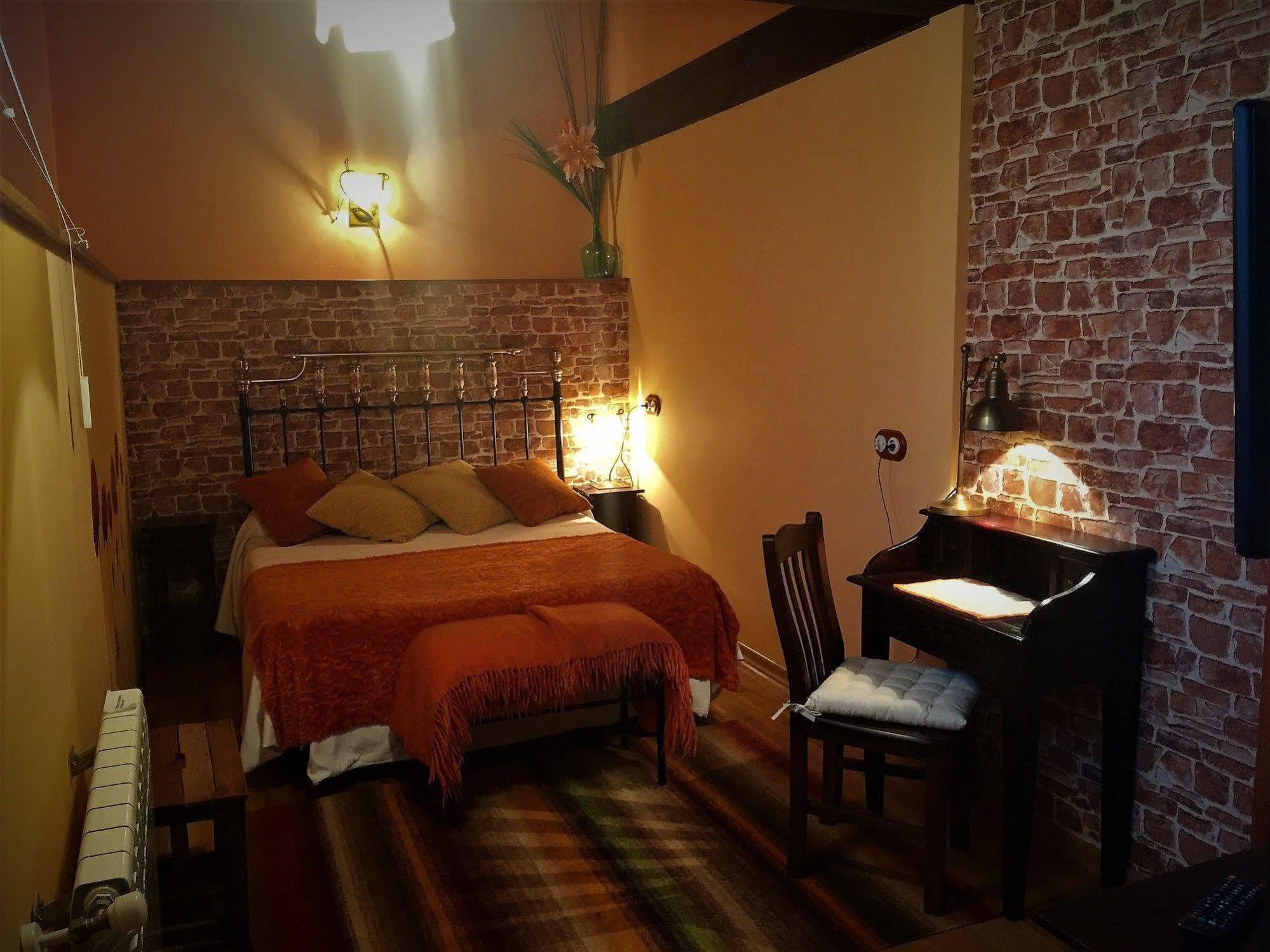 Os Tres Teixos Hotell Adelán Exteriör bild
