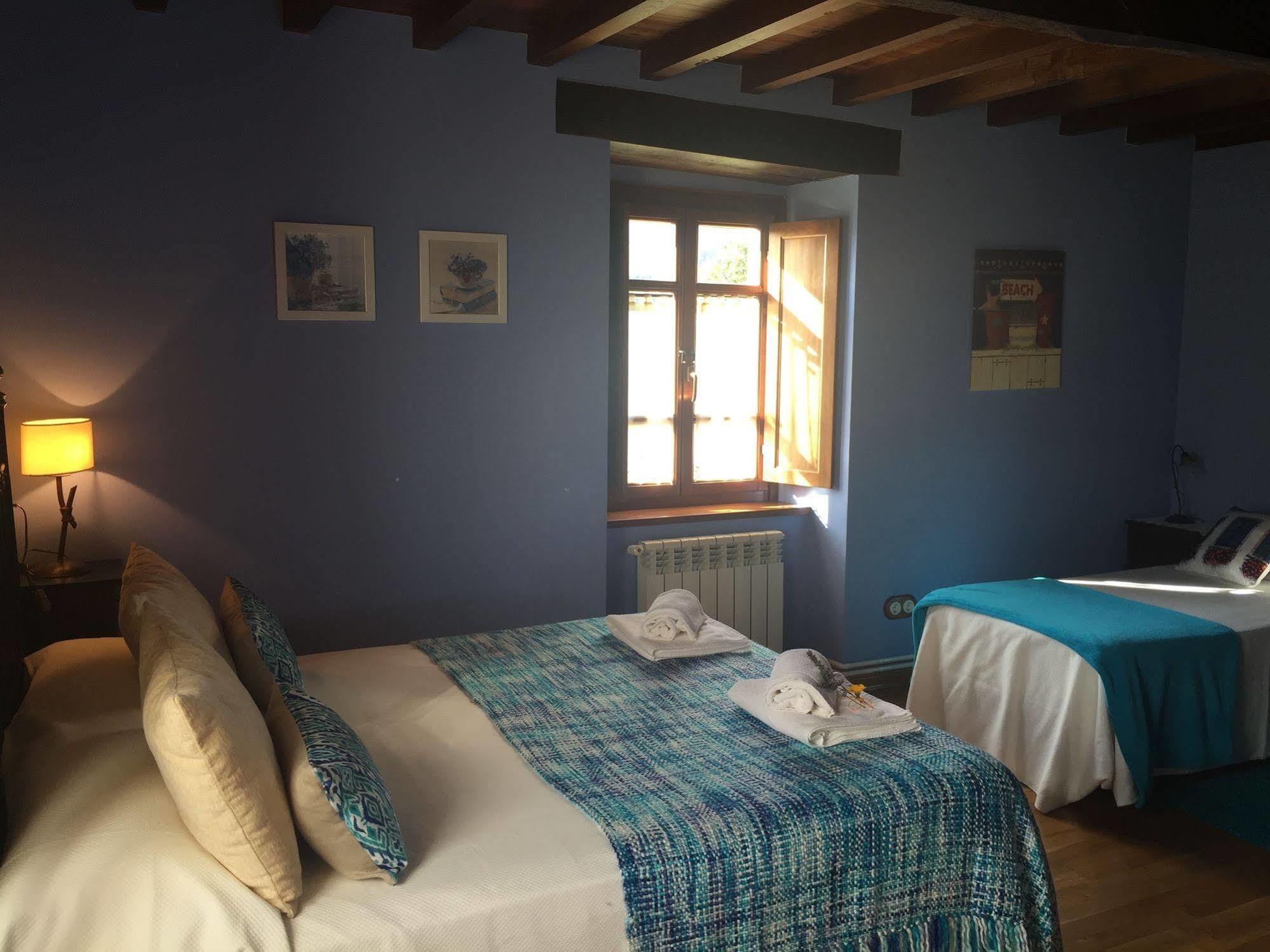 Os Tres Teixos Hotell Adelán Exteriör bild