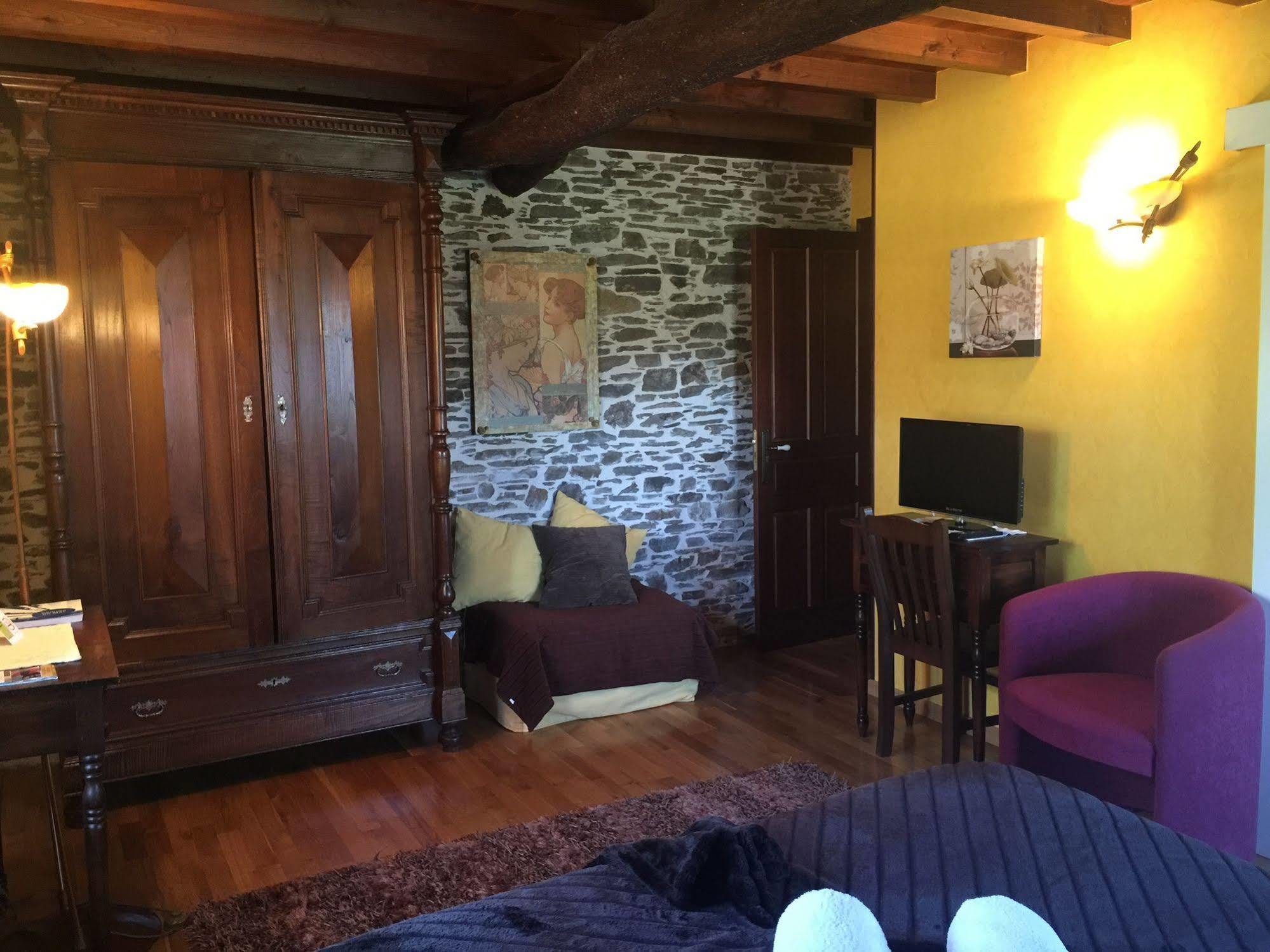 Os Tres Teixos Hotell Adelán Exteriör bild