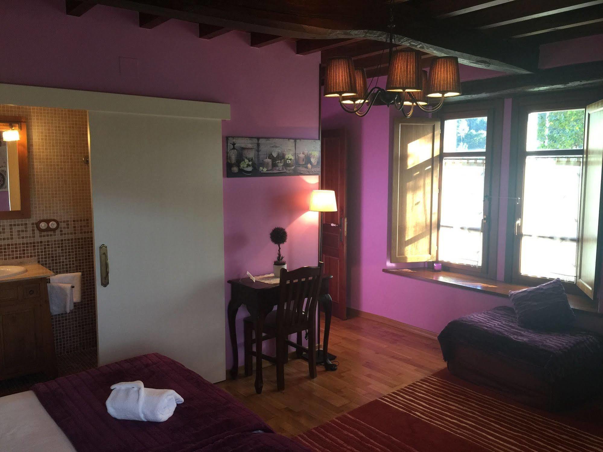 Os Tres Teixos Hotell Adelán Exteriör bild