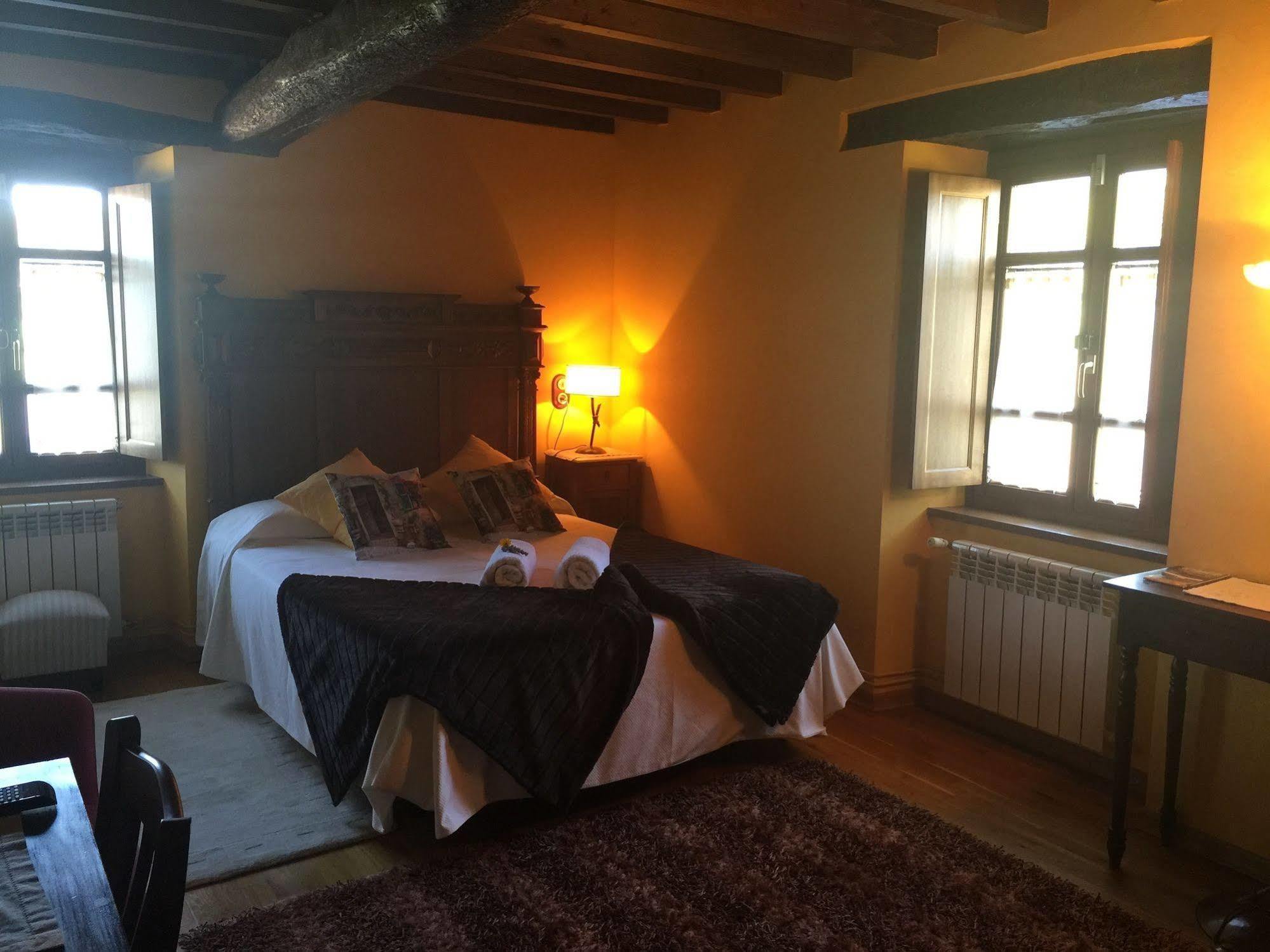 Os Tres Teixos Hotell Adelán Exteriör bild