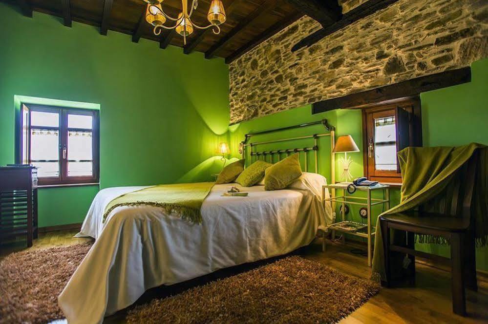 Os Tres Teixos Hotell Adelán Exteriör bild